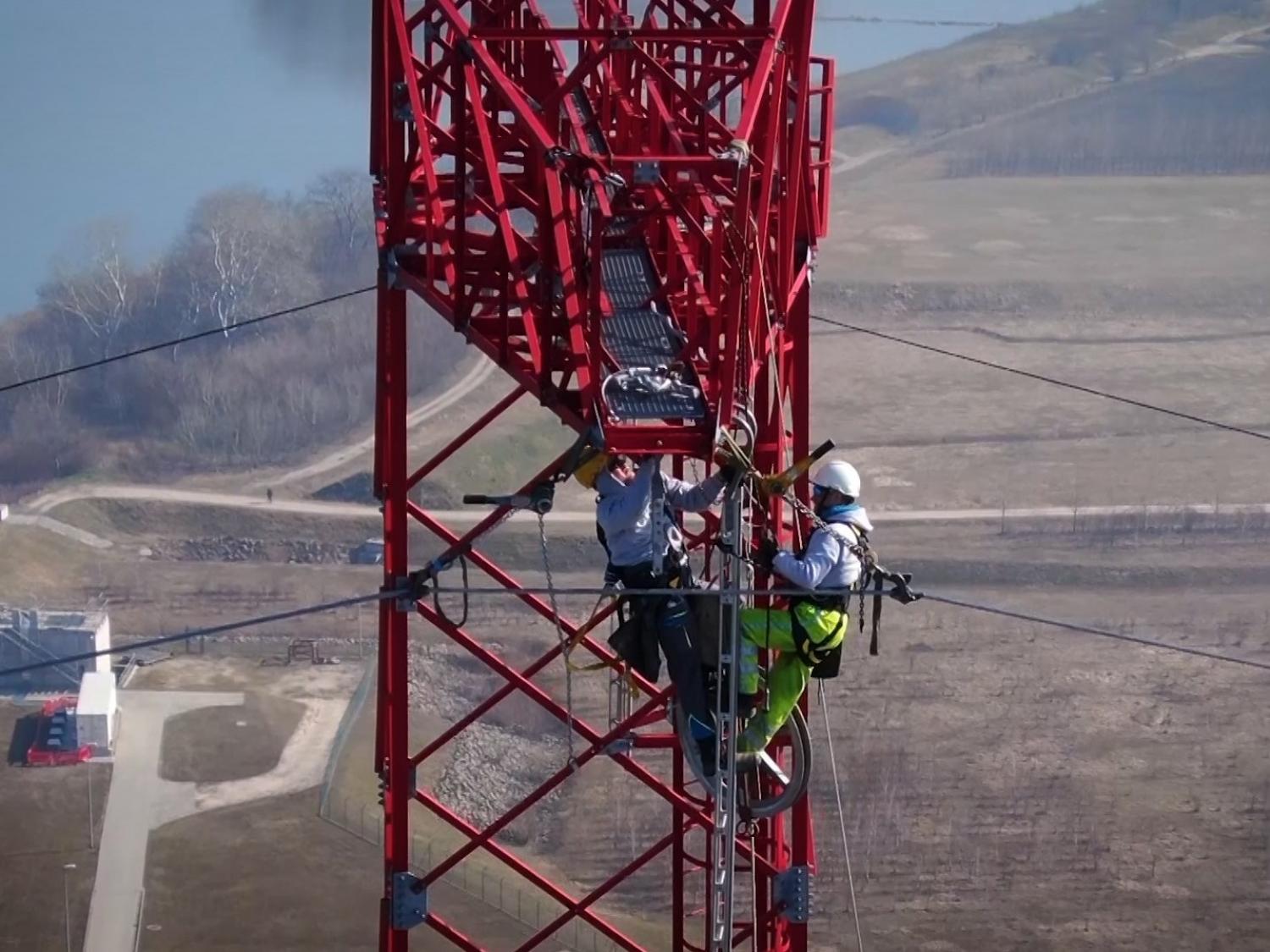 400kV-os távvezeték hálózat oszlopalap korrózióvédelmi festése